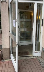 Berliner Sonntagsmeeting Eingang 1